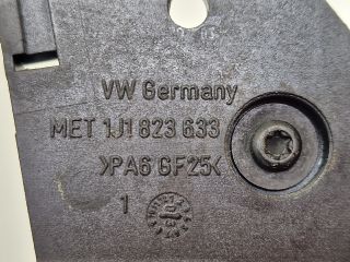 bontott VW GOLF IV Motorháztető Nyitó Kar / Gomb