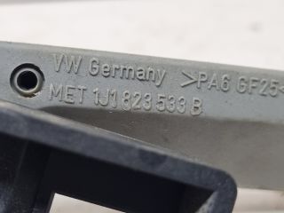 bontott VW GOLF IV Motorháztető Nyitó Kar / Gomb