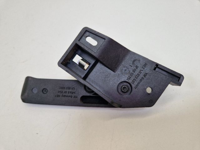 bontott VW GOLF IV Motorháztető Nyitó Kar / Gomb