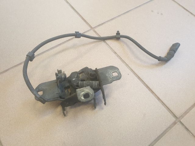 bontott VW GOLF IV Motorháztető Nyitó Kar / Gomb