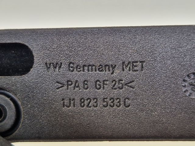 bontott VW GOLF IV Motorháztető Nyitó Kar / Gomb