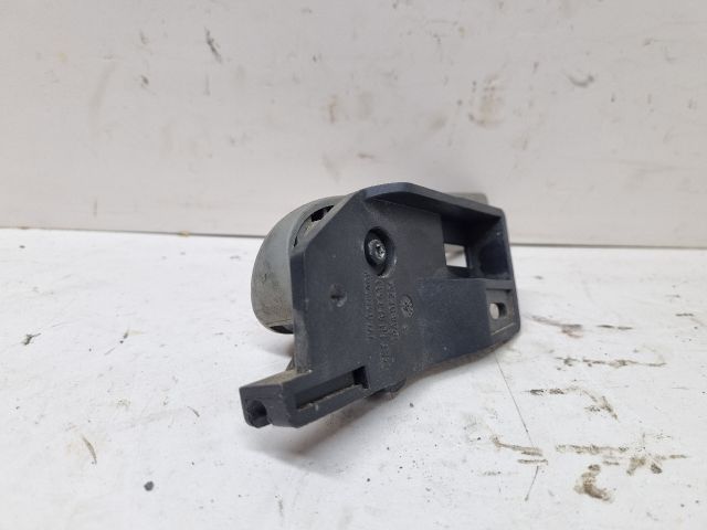 bontott VW GOLF IV Motorháztető Nyitó Kar / Gomb