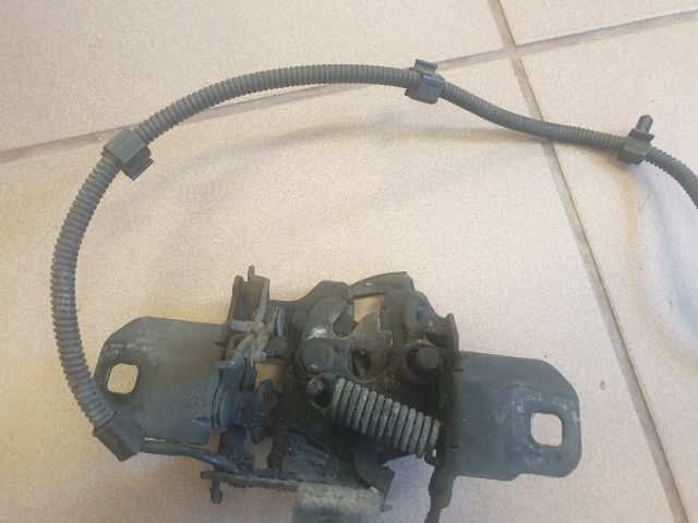 bontott VW GOLF IV Motorháztető Nyitó Kar / Gomb