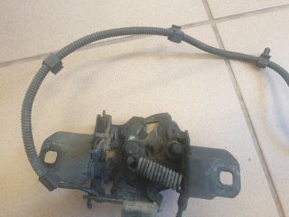 bontott VW GOLF IV Motorháztető Nyitó Kar / Gomb