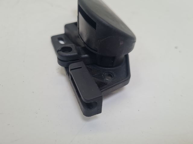 bontott VW GOLF IV Motorháztető Nyitó Kar / Gomb