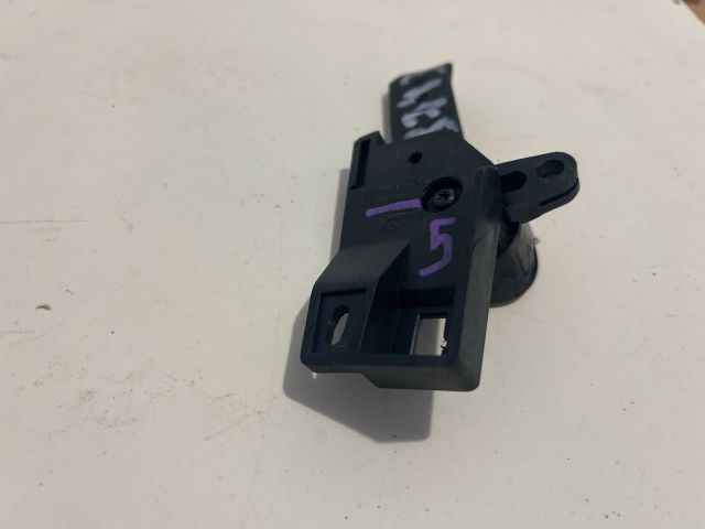 bontott VW GOLF IV Motorháztető Nyitó Kar / Gomb