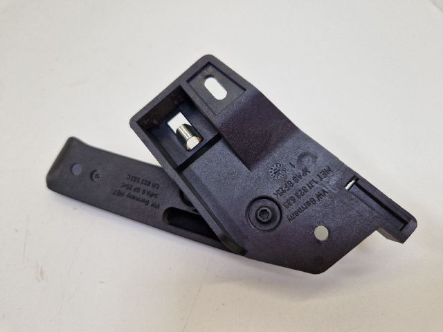 bontott VW GOLF IV Motorháztető Nyitó Kar / Gomb