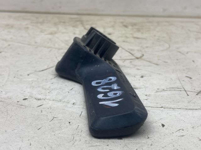 bontott VW GOLF IV Motorháztető Nyitó Kar / Gomb