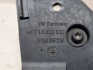 bontott VW GOLF IV Motorháztető Nyitó Kar / Gomb