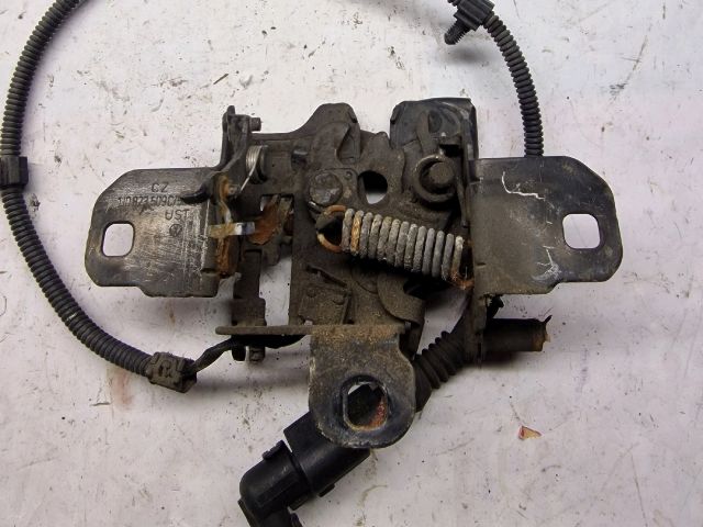 bontott VW GOLF IV Motorháztető Zárszerkezet