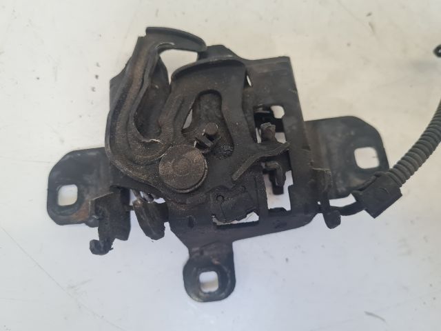 bontott VW GOLF IV Motorháztető Zárszerkezet