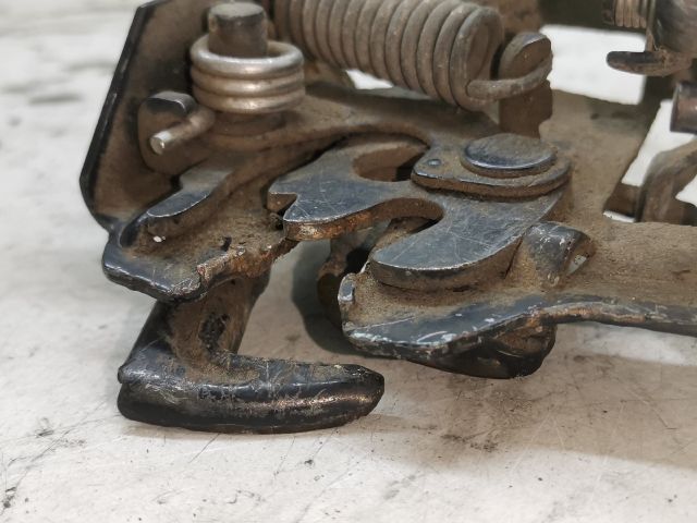 bontott VW GOLF IV Motorháztető Zárszerkezet