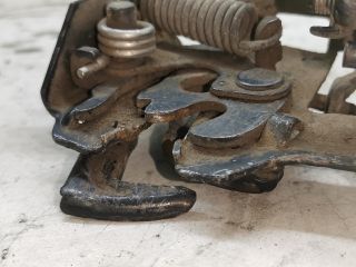 bontott VW GOLF IV Motorháztető Zárszerkezet