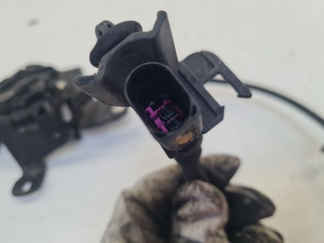 bontott VW GOLF IV Motorháztető Zárszerkezet