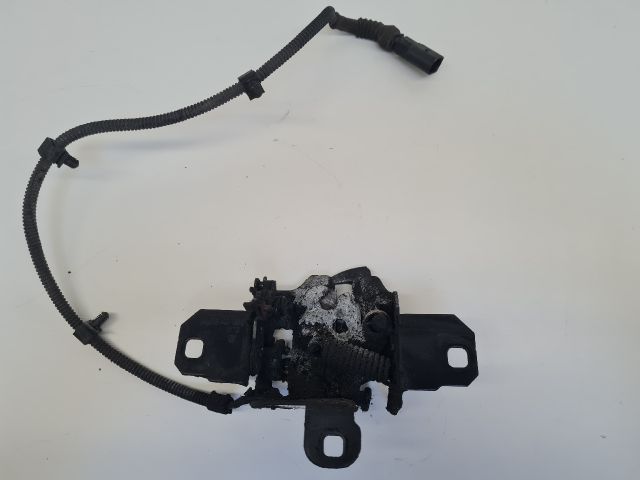 bontott VW GOLF IV Motorháztető Zárszerkezet