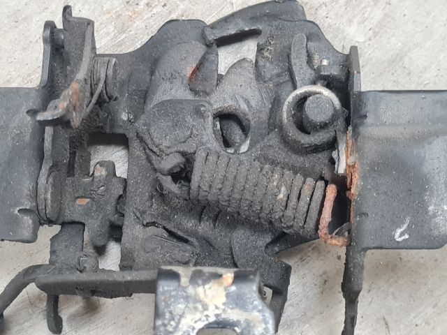 bontott VW GOLF IV Motorháztető Zárszerkezet