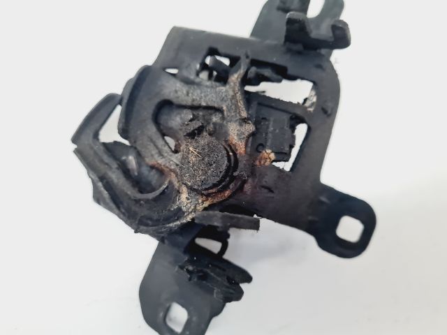 bontott VW GOLF IV Motorháztető Zárszerkezet