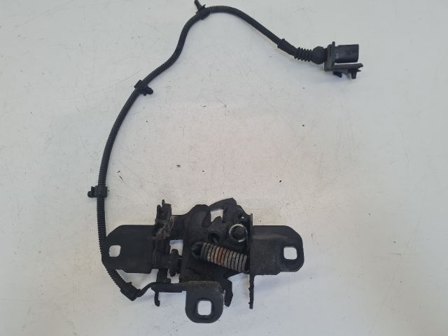 bontott VW GOLF IV Motorháztető Zárszerkezet