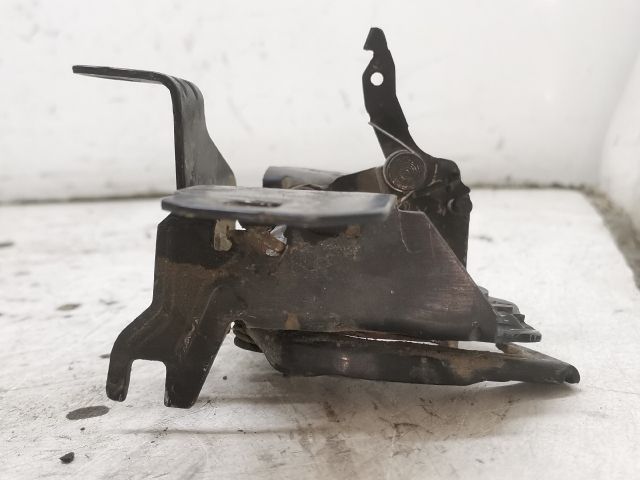 bontott VW GOLF IV Motorháztető Zárszerkezet