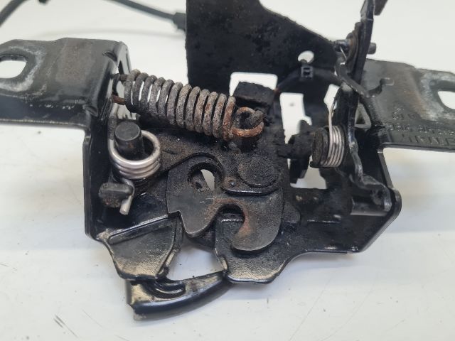 bontott VW GOLF IV Motorháztető Zárszerkezet