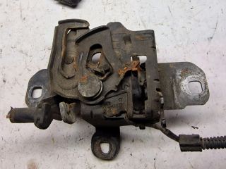 bontott VW GOLF IV Motorháztető Zárszerkezet