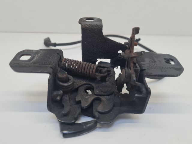 bontott VW GOLF IV Motorháztető Zárszerkezet