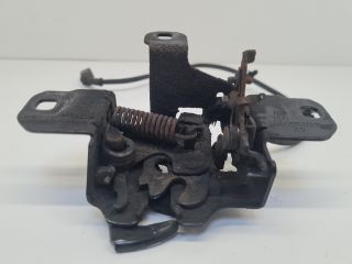 bontott VW GOLF IV Motorháztető Zárszerkezet