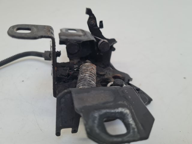 bontott VW GOLF IV Motorháztető Zárszerkezet