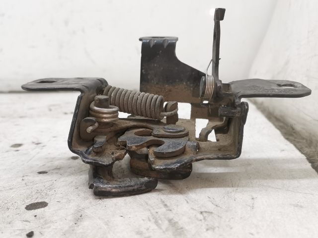 bontott VW GOLF IV Motorháztető Zárszerkezet