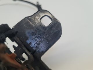 bontott VW GOLF IV Motorháztető Zárszerkezet