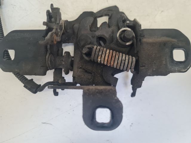 bontott VW GOLF IV Motorháztető Zárszerkezet