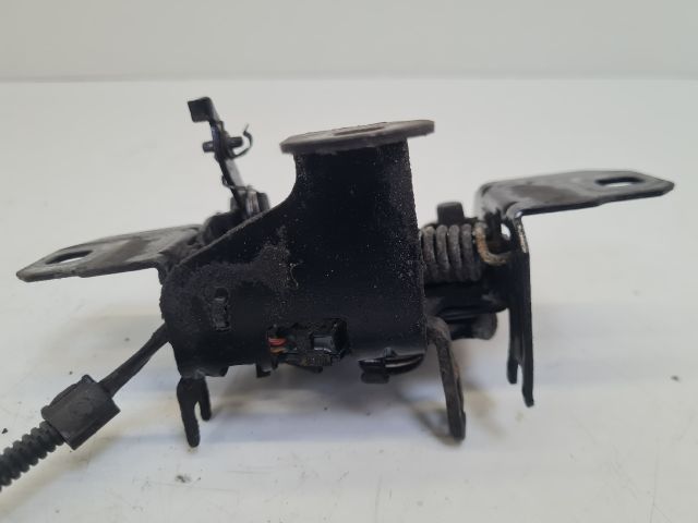 bontott VW GOLF IV Motorháztető Zárszerkezet