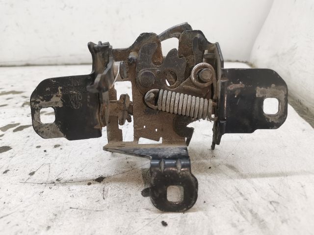 bontott VW GOLF IV Motorháztető Zárszerkezet