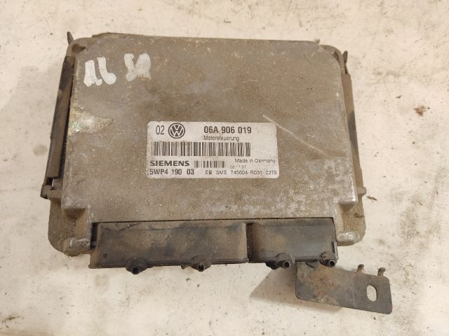 bontott VW GOLF IV Motorvezérlő