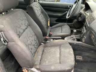 bontott VW GOLF IV Műszerfal Héj