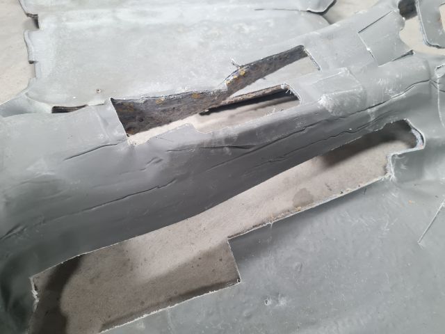 bontott VW GOLF IV Padlószőnyeg Alatti Szigetelés