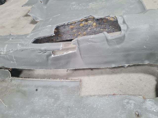 bontott VW GOLF IV Padlószőnyeg Alatti Szigetelés