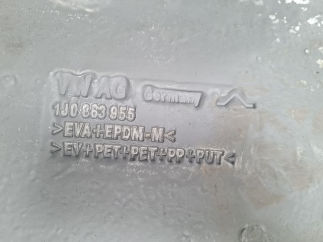 bontott VW GOLF IV Padlószőnyeg Alatti Szigetelés