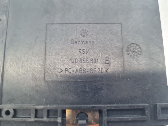 bontott VW GOLF IV Pohártartó