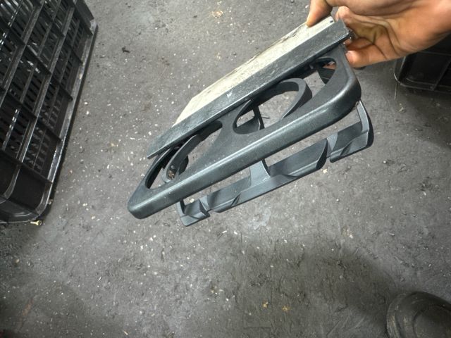 bontott VW GOLF IV Pohártartó