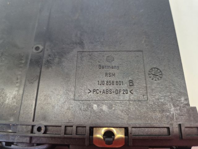 bontott VW GOLF IV Pohártartó