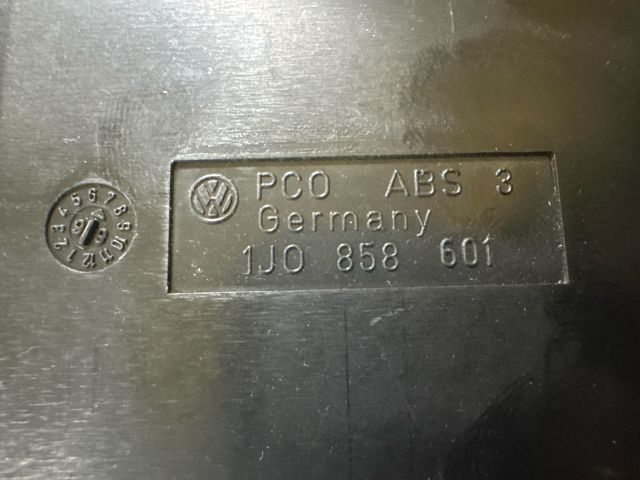 bontott VW GOLF IV Pohártartó