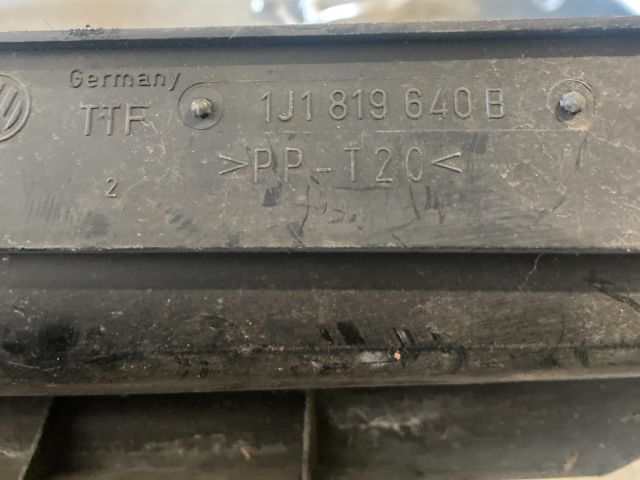 bontott VW GOLF IV Pollenszűrő Ház