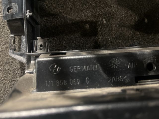 bontott VW GOLF IV Rádió / CD Keret