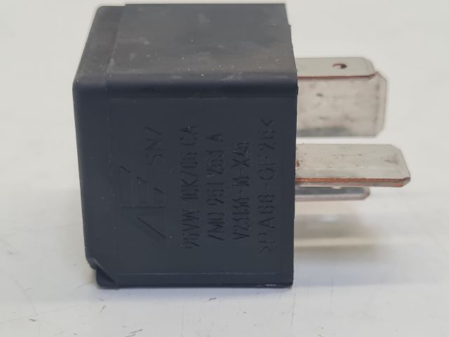 bontott VW GOLF IV Relé