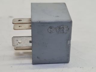 bontott VW GOLF IV Relé