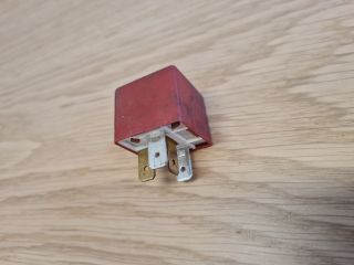 bontott VW GOLF IV Relé