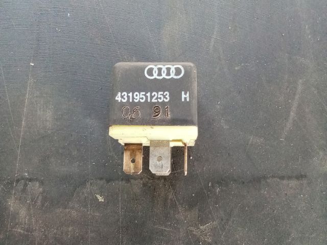 bontott VW GOLF IV Relé