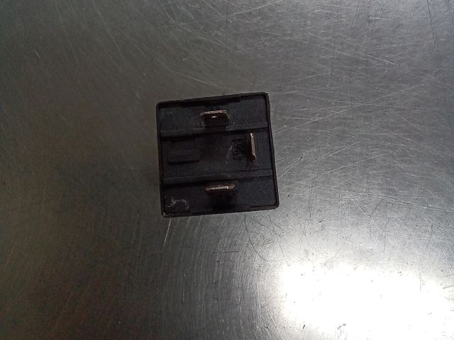 bontott VW GOLF IV Relé