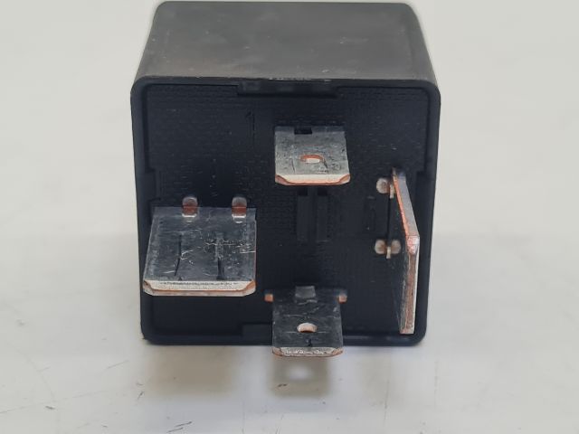 bontott VW GOLF IV Relé